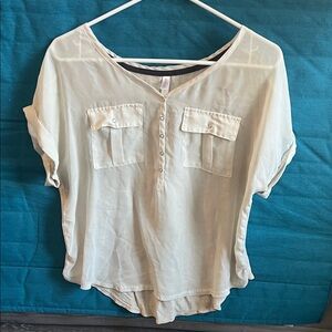 💝 10/$10 💝 Xhilaration Cream Blouse, Silver Snaps Size L ‼️ Flawed & Fabulous‼️